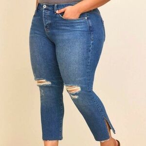 NWT TORRID Straight Classic Denim high-rise studded jeans Sz 22